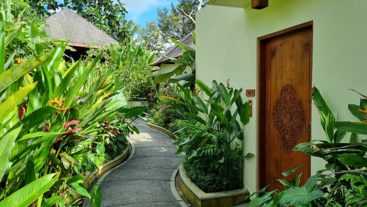 אובוד The Sebali Resort מראה חיצוני תמונה Entrance to a villa at the resort