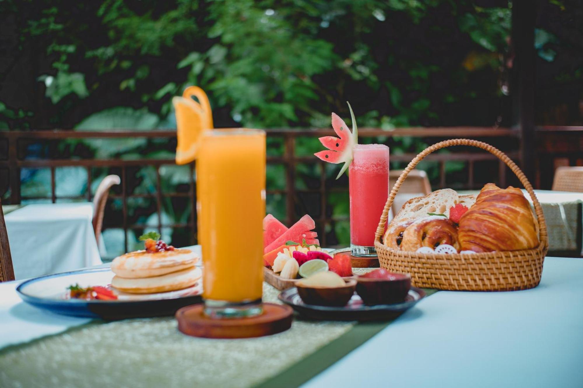 אובוד The Sebali Resort מראה חיצוני תמונה A breakfast table