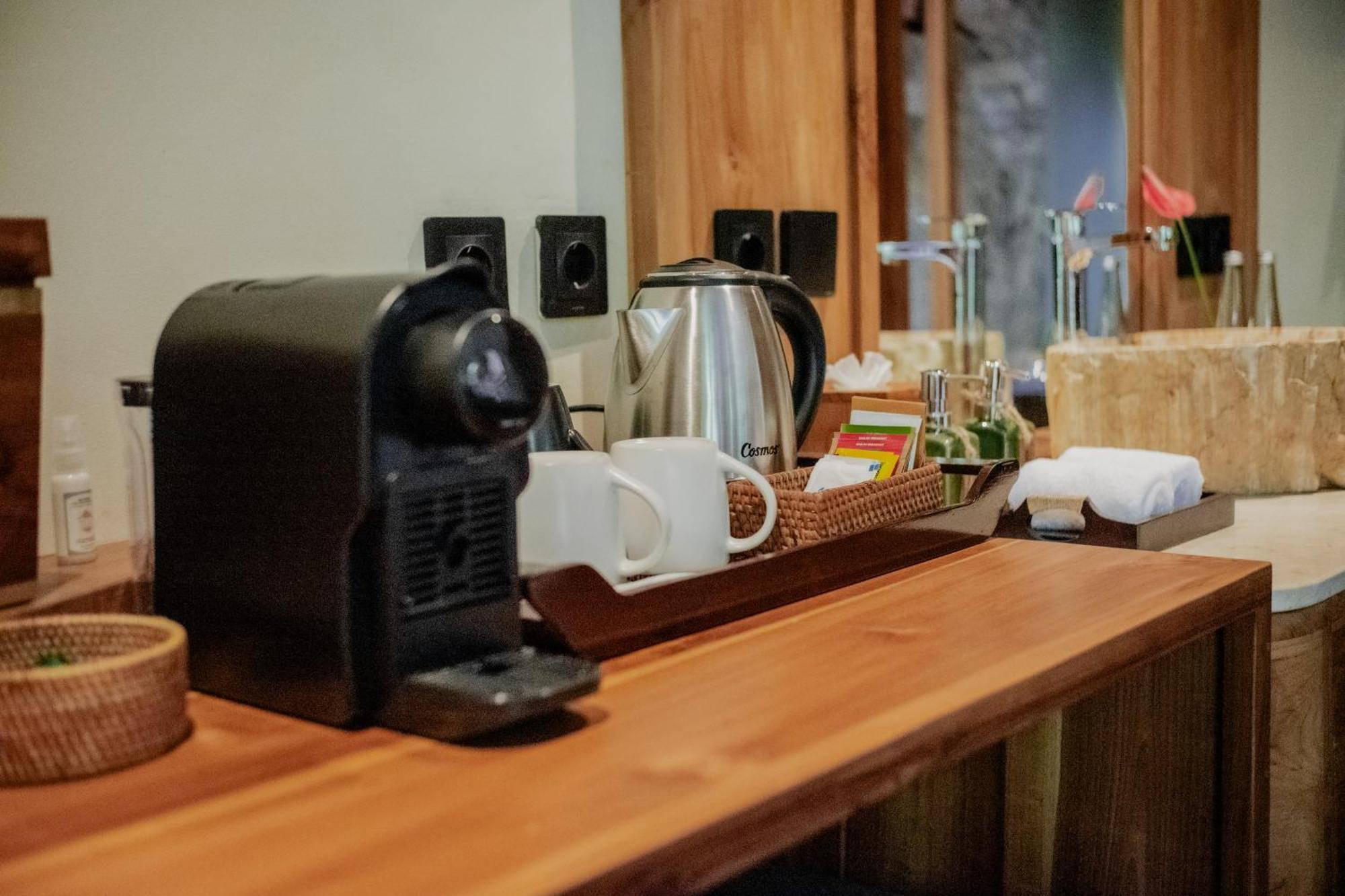 אובוד The Sebali Resort מראה חיצוני תמונה A Nespresso coffee machine